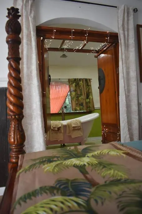 Holiday home The Red Cottage And Hawaiian Pond Garden Paradise! Keaau United States